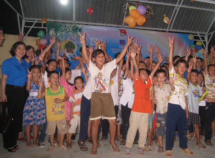 POS - Tổ chức Trung thu và tặng quà cho trẻ em nghèo